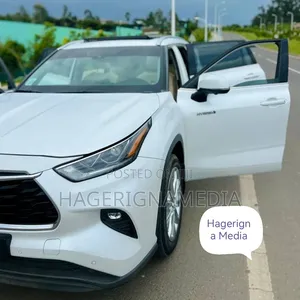 Toyota Highlander 2024 White