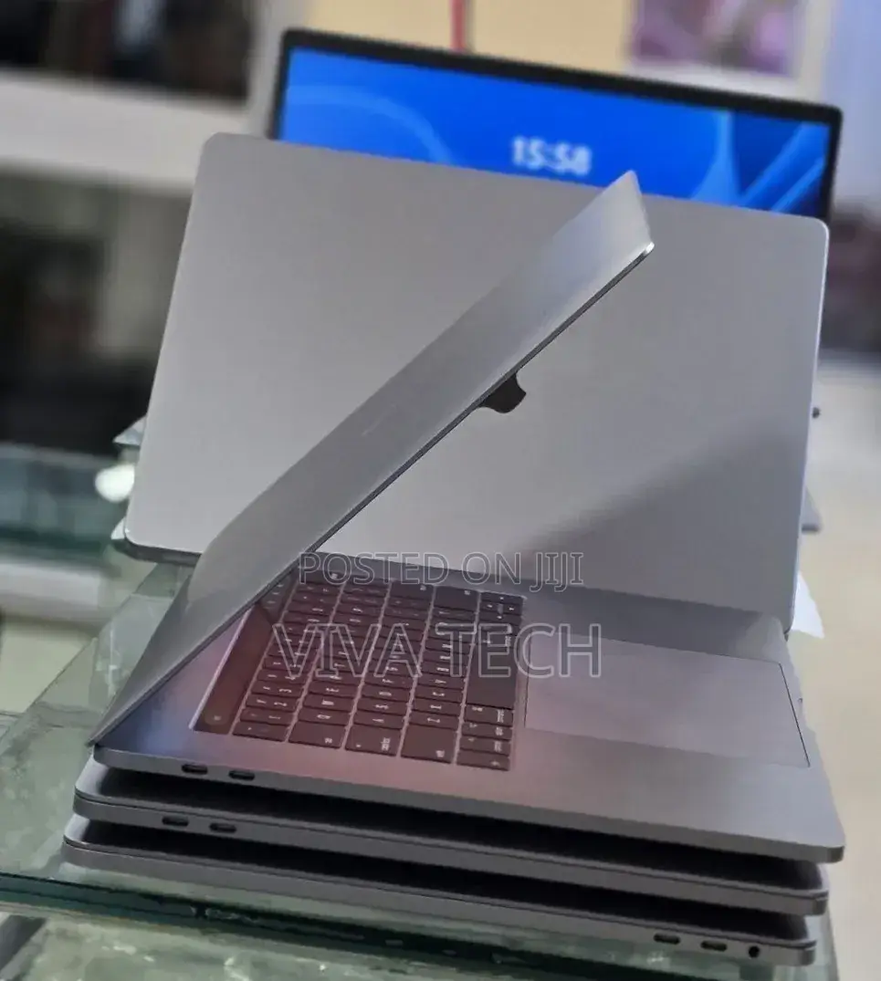 New Laptop Apple MacBook Pro 2017 16GB Intel Core i7 SSD 512GB