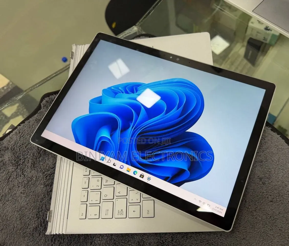 New Laptop Microsoft Surface 8GB Intel Core i5 SSD 128GB