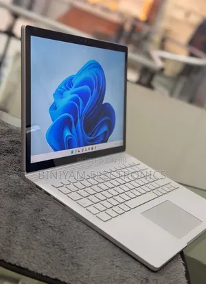 New Laptop Microsoft Surface 8GB Intel Core i5 SSD 128GB