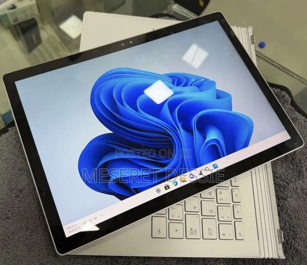 New Laptop Microsoft Surface 8GB Intel Core i5 SSD 128GB