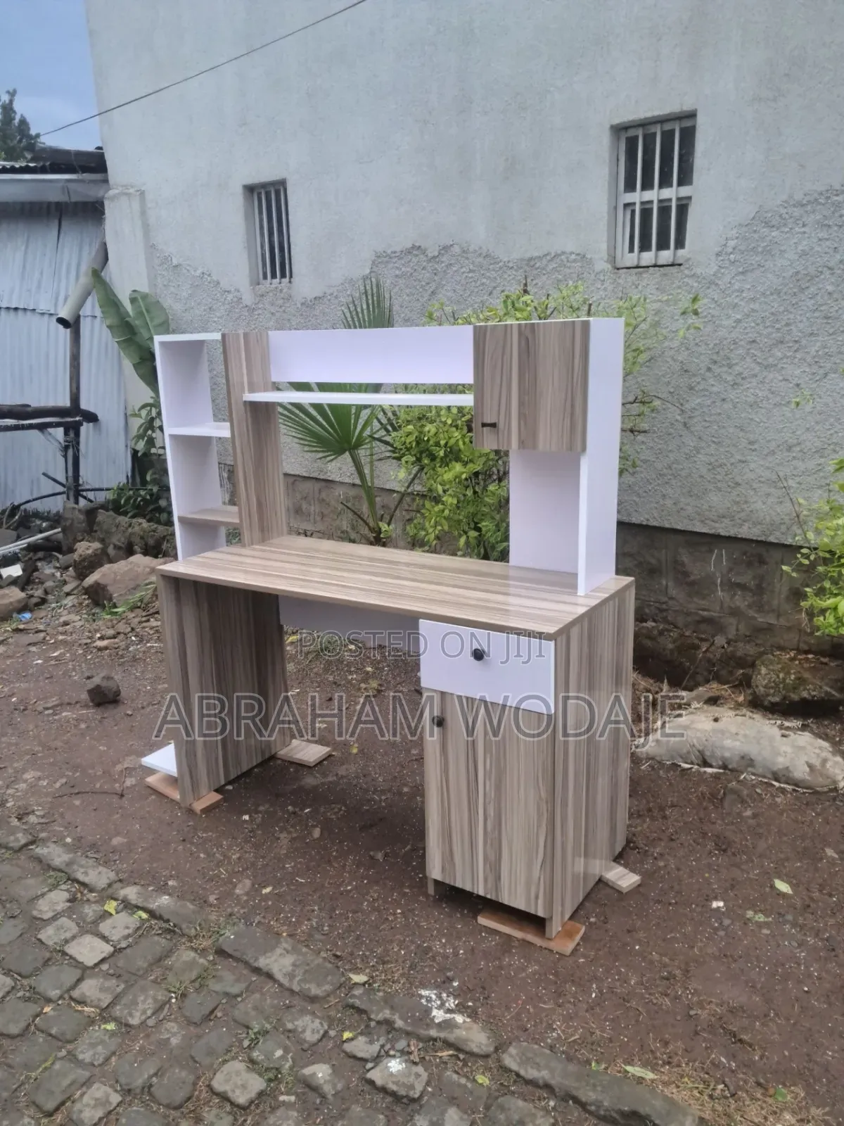 Reading Table/ የማንበቢያ ጠረጴዛ