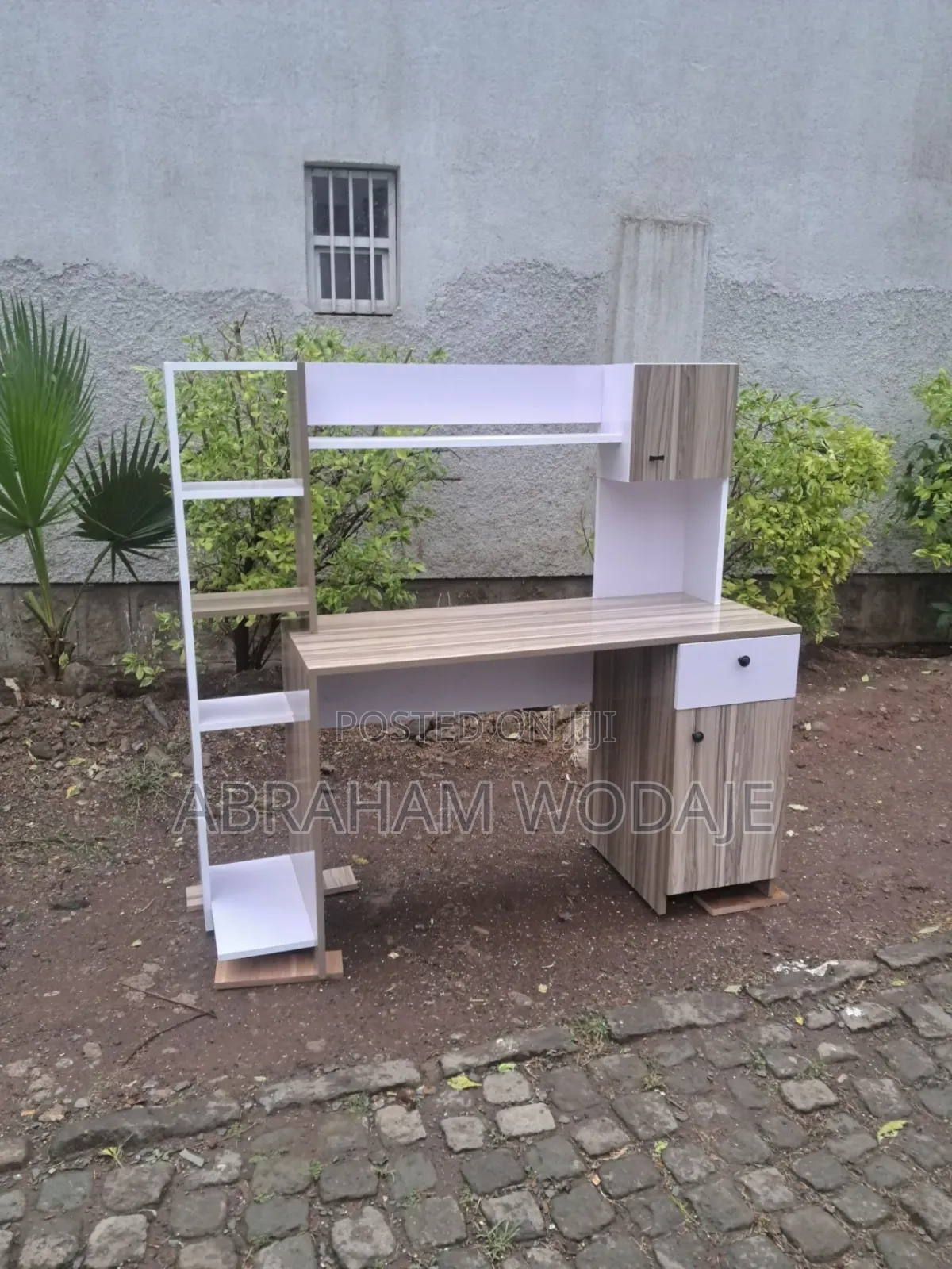 Reading Table/ የማንበቢያ ጠረጴዛ