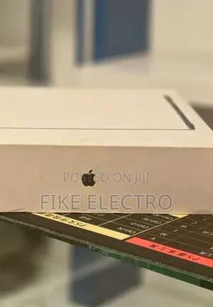 New Laptop Apple MacBook Air 2025 M4 16GB Apple M4 SSD 256GB