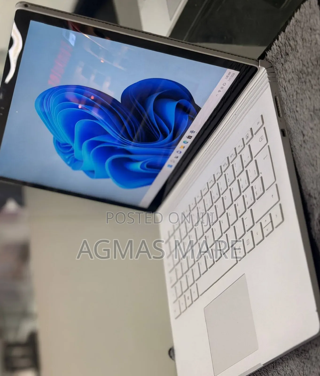 New Laptop Microsoft Surface Book 8GB Intel Core i5 SSD 128GB