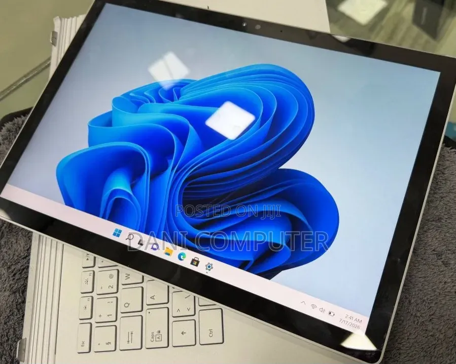 New Laptop Microsoft Surface 8GB Intel Core i5 SSD 128GB