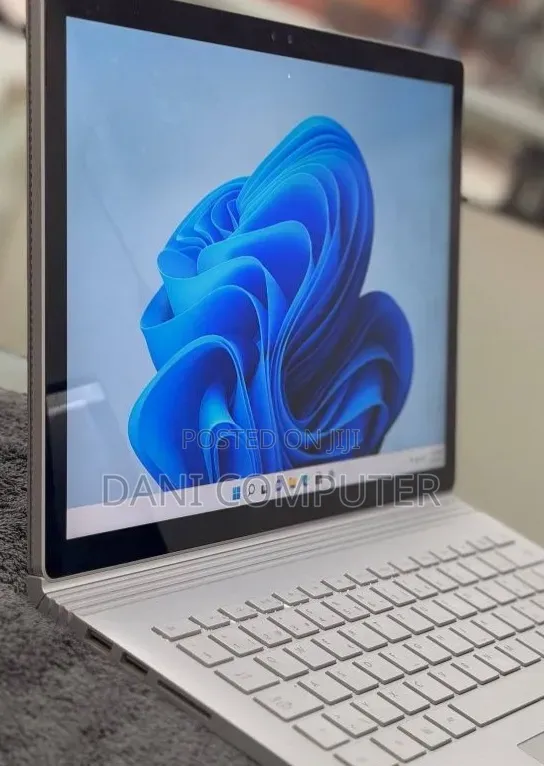 New Laptop Microsoft Surface 8GB Intel Core i5 SSD 128GB