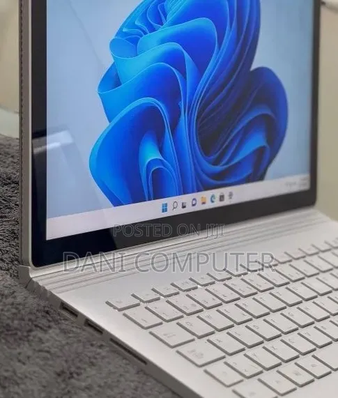 New Laptop Microsoft Surface 8GB Intel Core i5 SSD 128GB