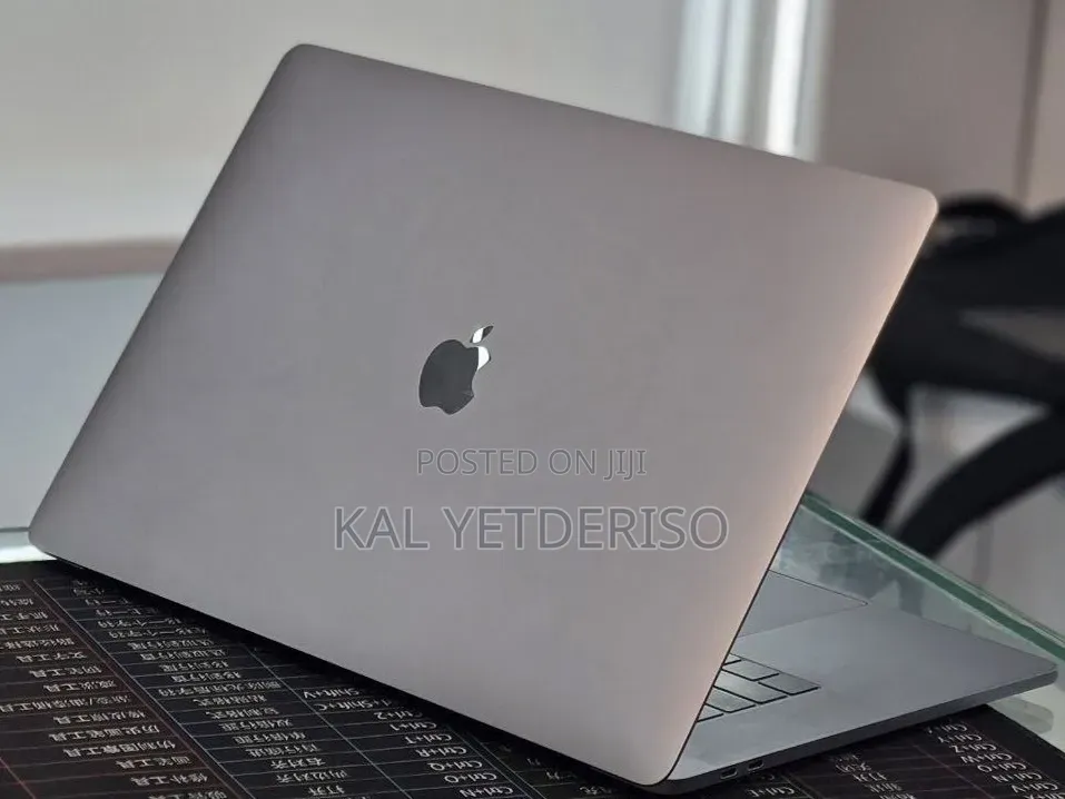 New Laptop Apple MacBook Pro 2018 32GB Intel Core i7 SSD 1T