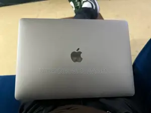 Laptop Apple MacBook Pro 2022 M2 8GB Apple M2 SSD 256GB