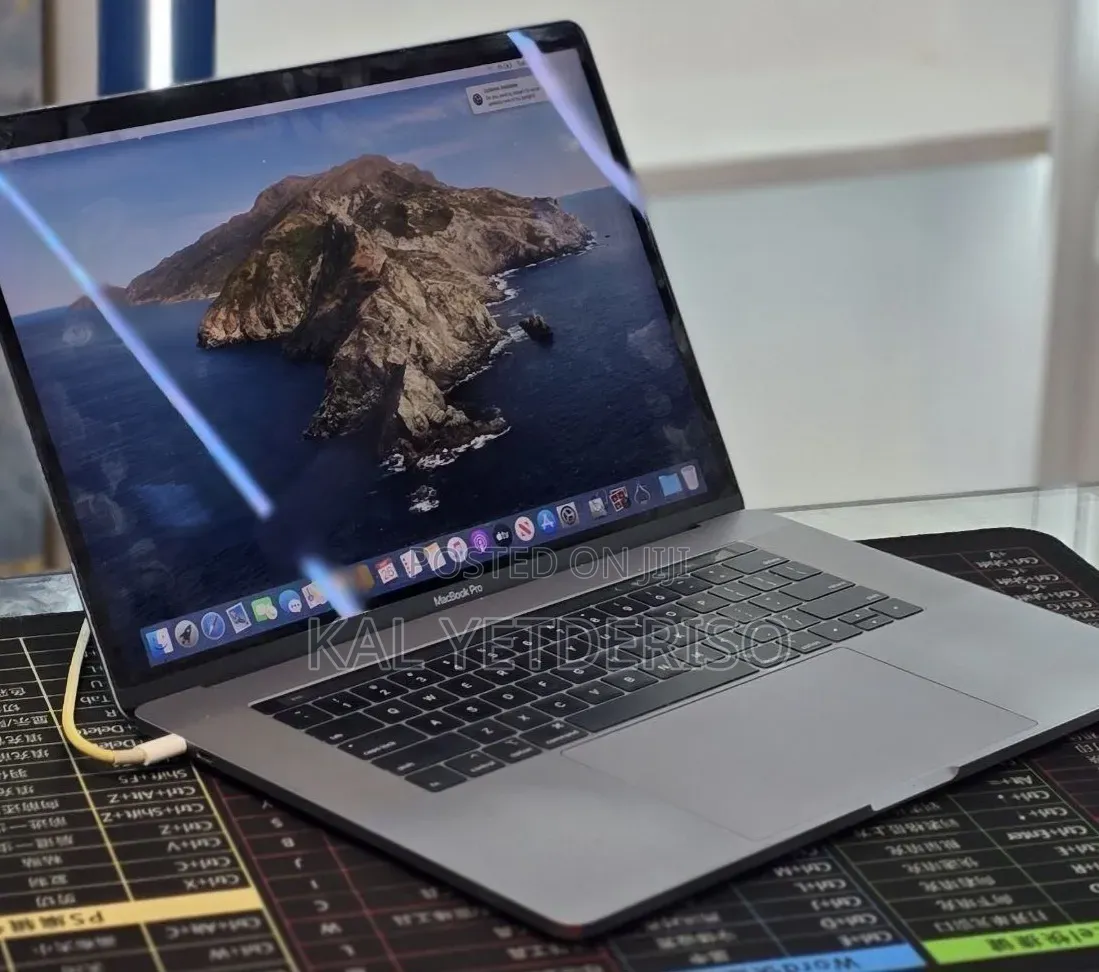 New Laptop Apple MacBook Pro 2018 32GB Intel Core i7 SSD 1T