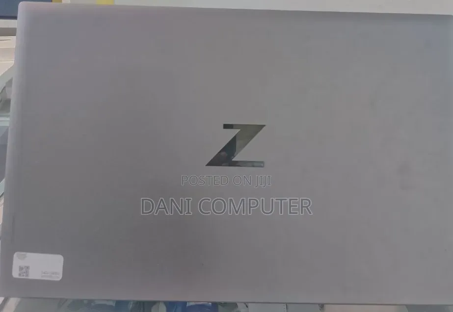 New Laptop HP ZBook Firefly G8 32GB Intel Core i7 SSD 512GB