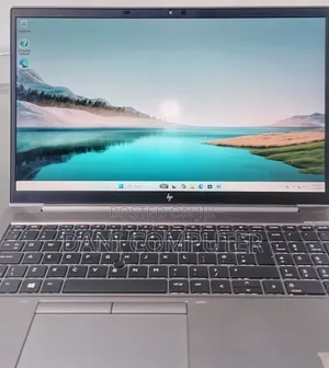 New Laptop HP ZBook Firefly G8 32GB Intel Core i7 SSD 512GB