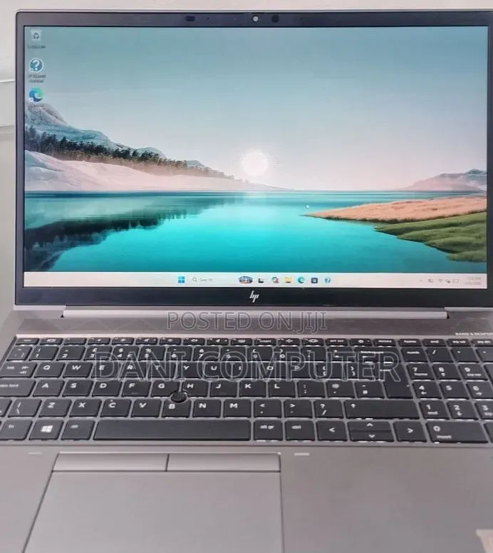 New Laptop HP ZBook Firefly G8 32GB Intel Core i7 SSD 512GB