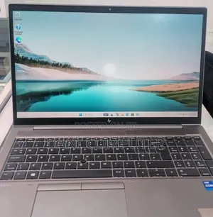 New Laptop HP ZBook Firefly G8 32GB Intel Core i7 SSD 512GB