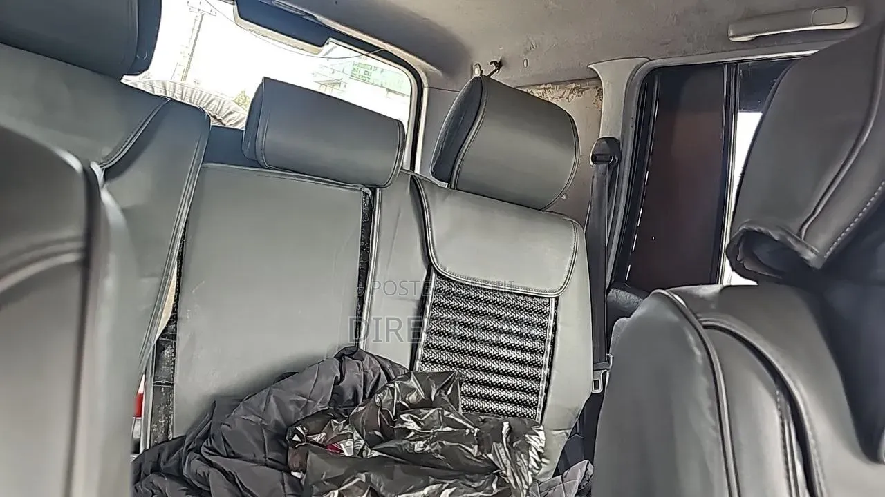 Toyota Land Cruiser 2000 Silver