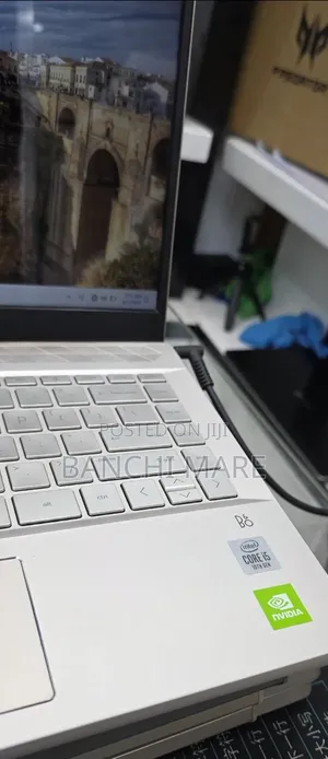 New Laptop HP Pavilion 14 8GB Intel Core i5 SSD 512GB