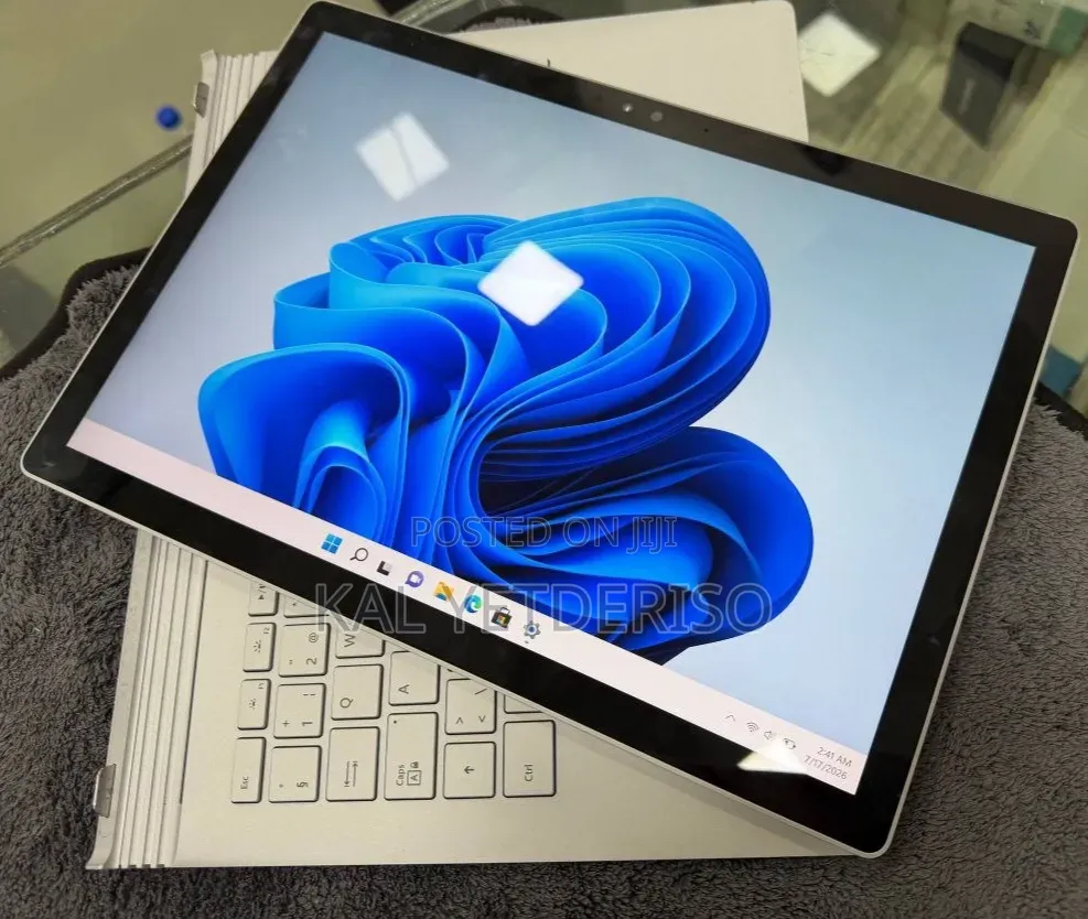 New Laptop Microsoft Surface 8GB Intel Core i5 SSD 128GB
