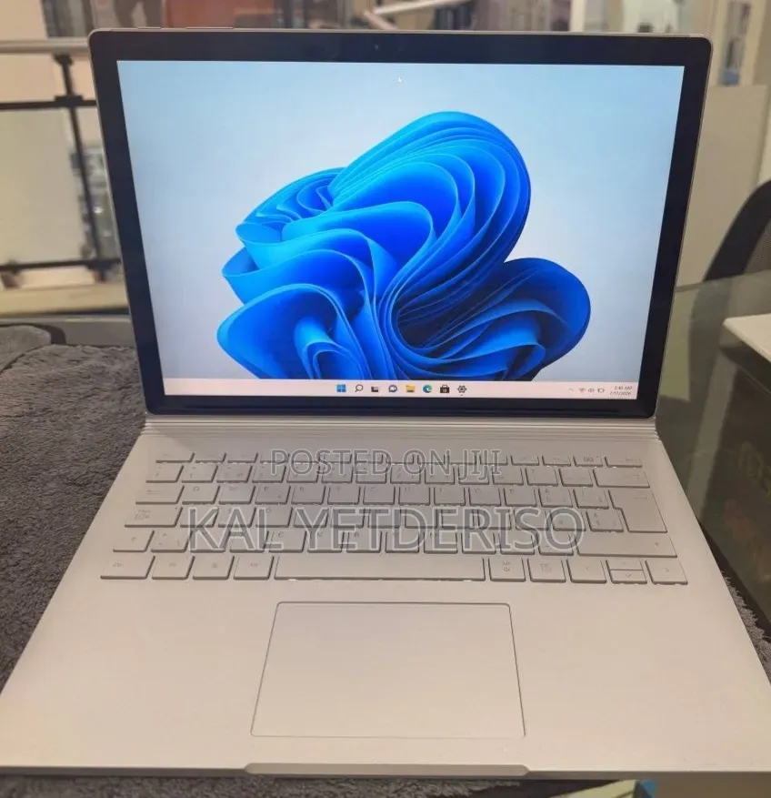 New Laptop Microsoft Surface 8GB Intel Core i5 SSD 128GB