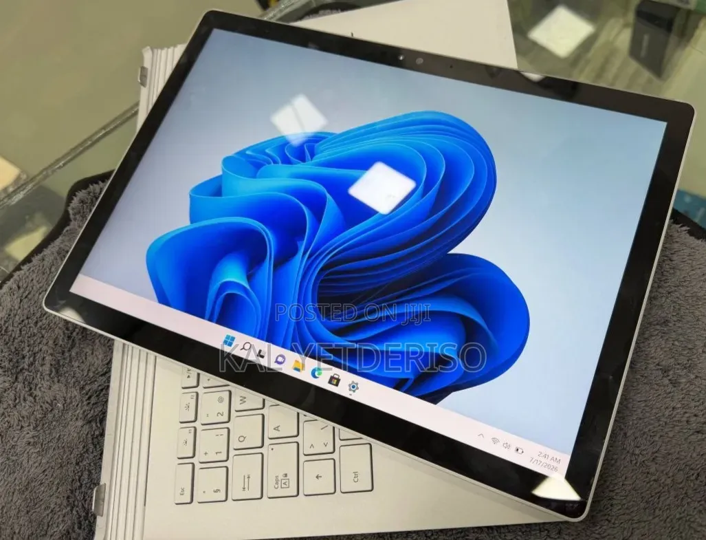 New Laptop Microsoft Surface 8GB Intel Core i5 SSD 128GB