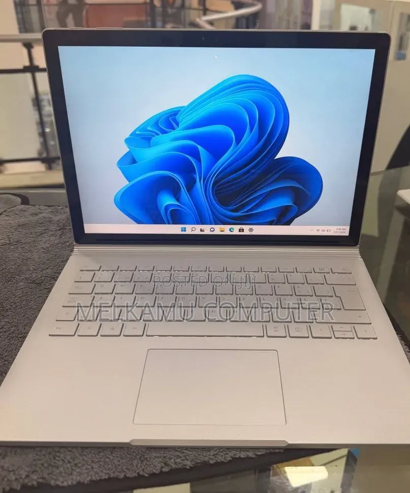 New Laptop Microsoft Surface 8GB Intel Core i5 SSD 128GB