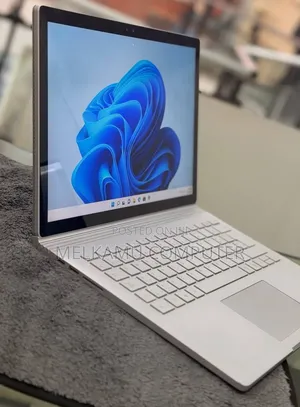 New Laptop Microsoft Surface 8GB Intel Core i5 SSD 128GB