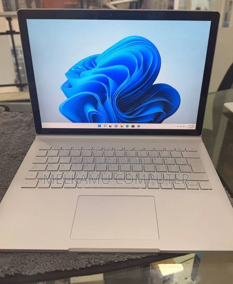 New Laptop Microsoft Surface 8GB Intel Core i5 SSD 128GB