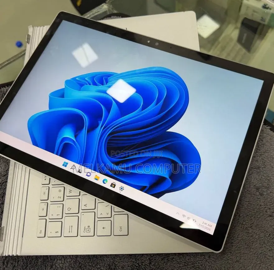 New Laptop Microsoft Surface 8GB Intel Core i5 SSD 128GB