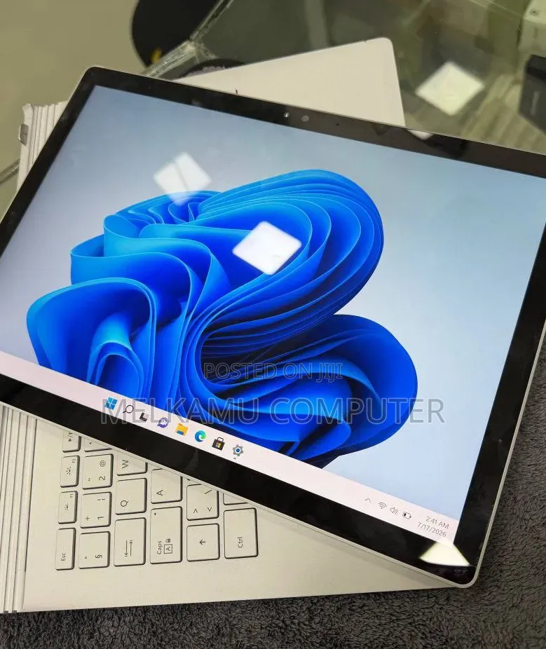 New Laptop Microsoft Surface 8GB Intel Core i5 SSD 128GB