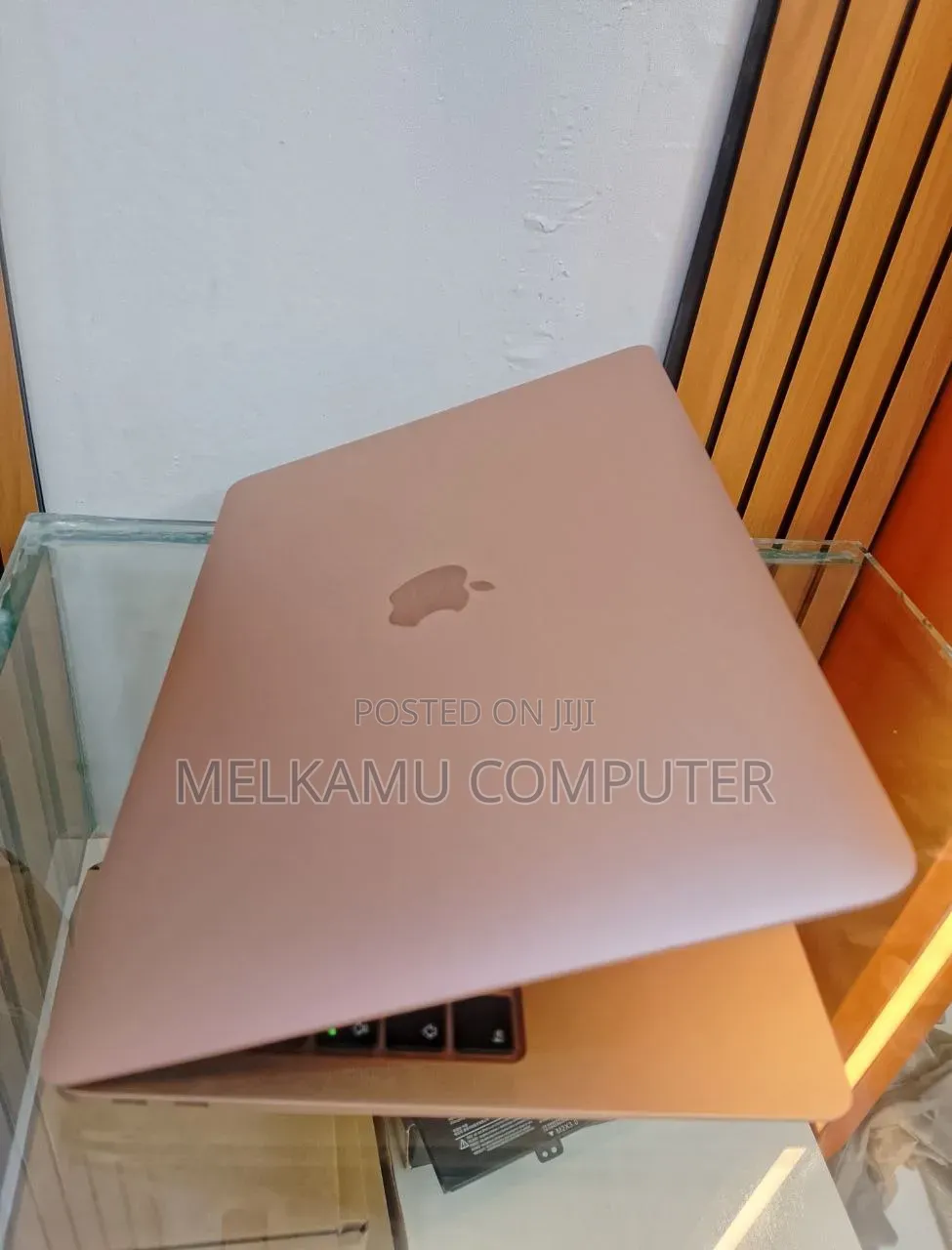 New Laptop Apple MacBook Air 2020 8GB Intel Core i5 SSD 256GB