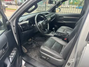 Toyota Hilux 2022 Silver