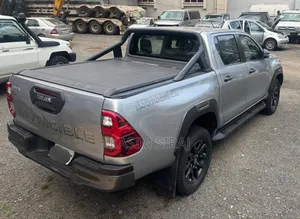 Toyota Hilux 2022 Silver
