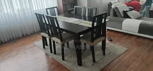 መመገቢያ ጠረቤዛ
