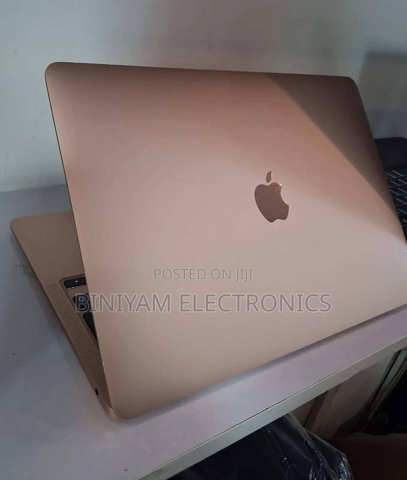 New Laptop Apple MacBook Air 2020 8GB Apple M1 SSD 256GB
