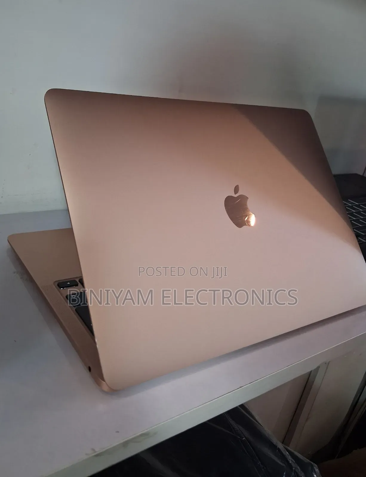 New Laptop Apple MacBook Air 2020 8GB Apple M1 SSD 256GB
