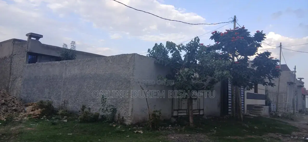 7bdrm House in Dukem Bishoftu, East Shewa for sale