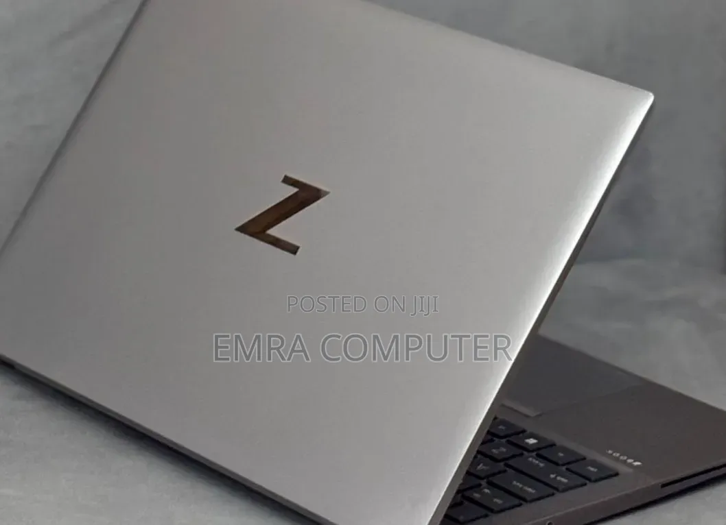 New Laptop HP ZBook Firefly G8 16GB Intel Core i7 SSD 512GB