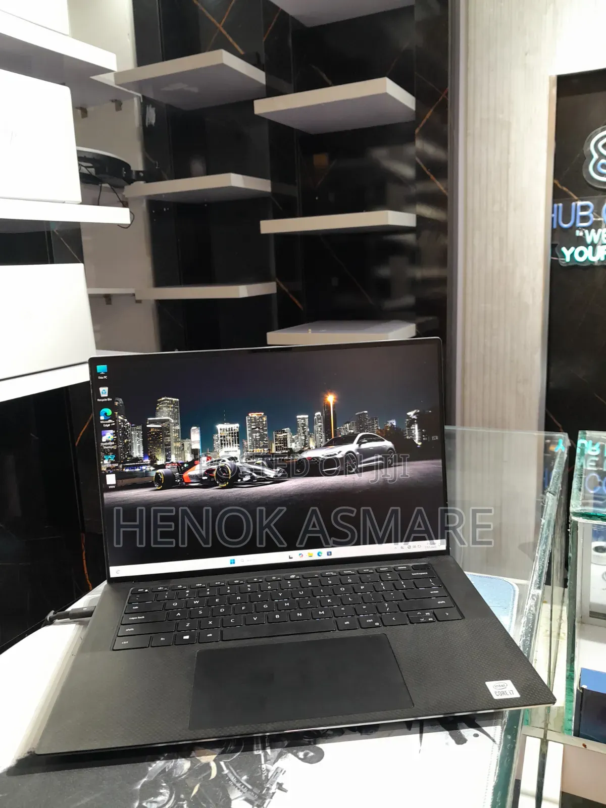 New Laptop Dell XPS 15 16GB Intel Core i7 SSD 512GB
