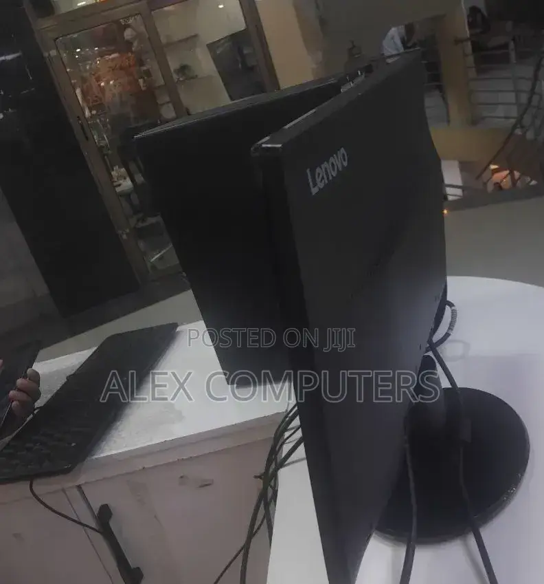 New Lenovo ideacentre AIO 330 8GB Intel Core i3 HDD 500GB