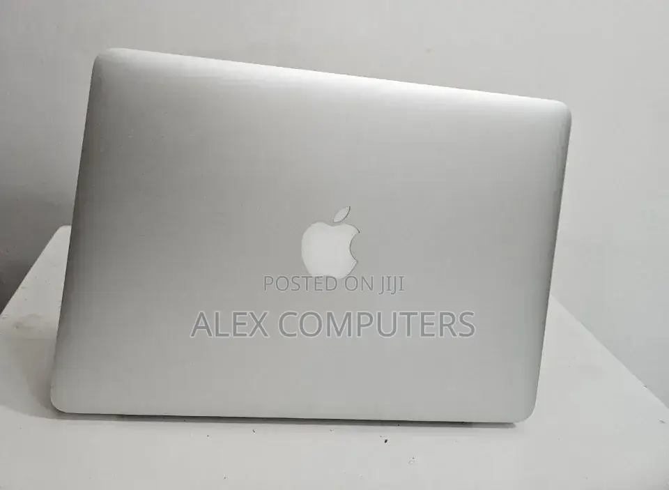 New Laptop Apple MacBook 8GB Intel Core i7 SSD 256GB