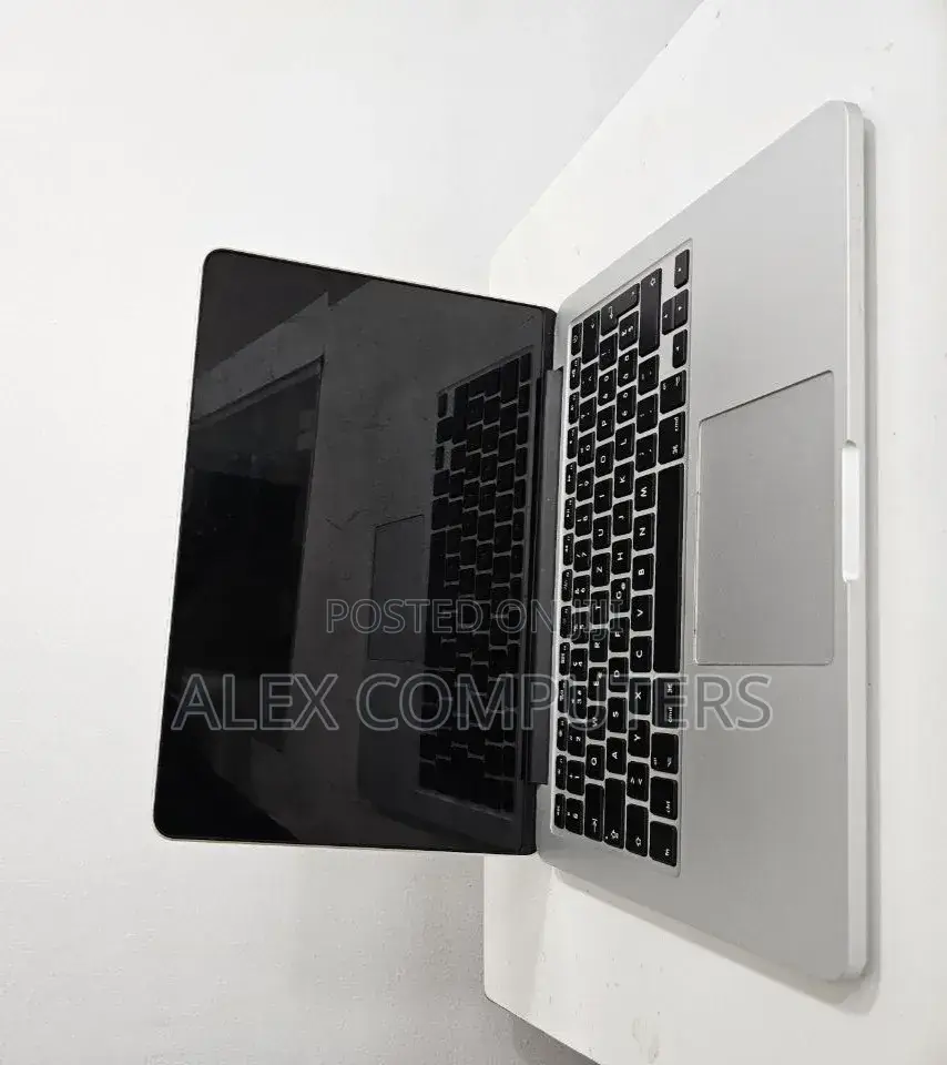 New Laptop Apple MacBook 8GB Intel Core i7 SSD 256GB