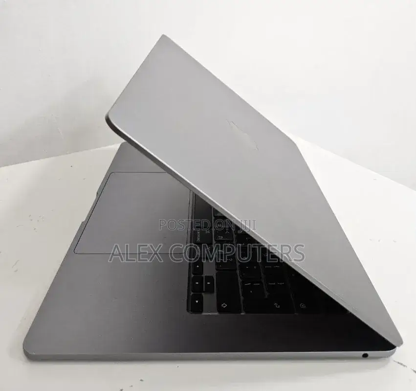 New Laptop Apple MacBook 8GB Apple M3 SSD 512GB