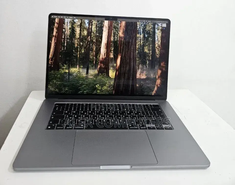 New Laptop Apple MacBook 8GB Apple M3 SSD 512GB