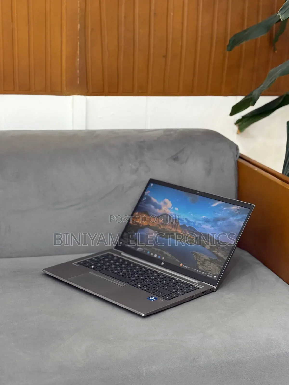 New Laptop HP ZBook Firefly G8 16GB Intel Core i7 SSD 512GB