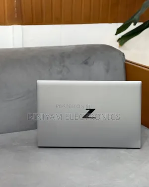 New Laptop HP ZBook Firefly G8 16GB Intel Core i7 SSD 512GB