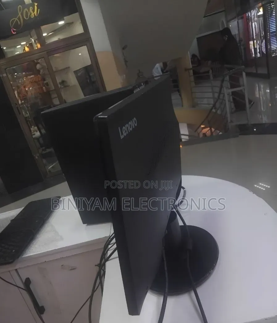 New Desktop Computer Lenovo ThinkCentre 22 8GB Intel Core i3 HDD 500GB