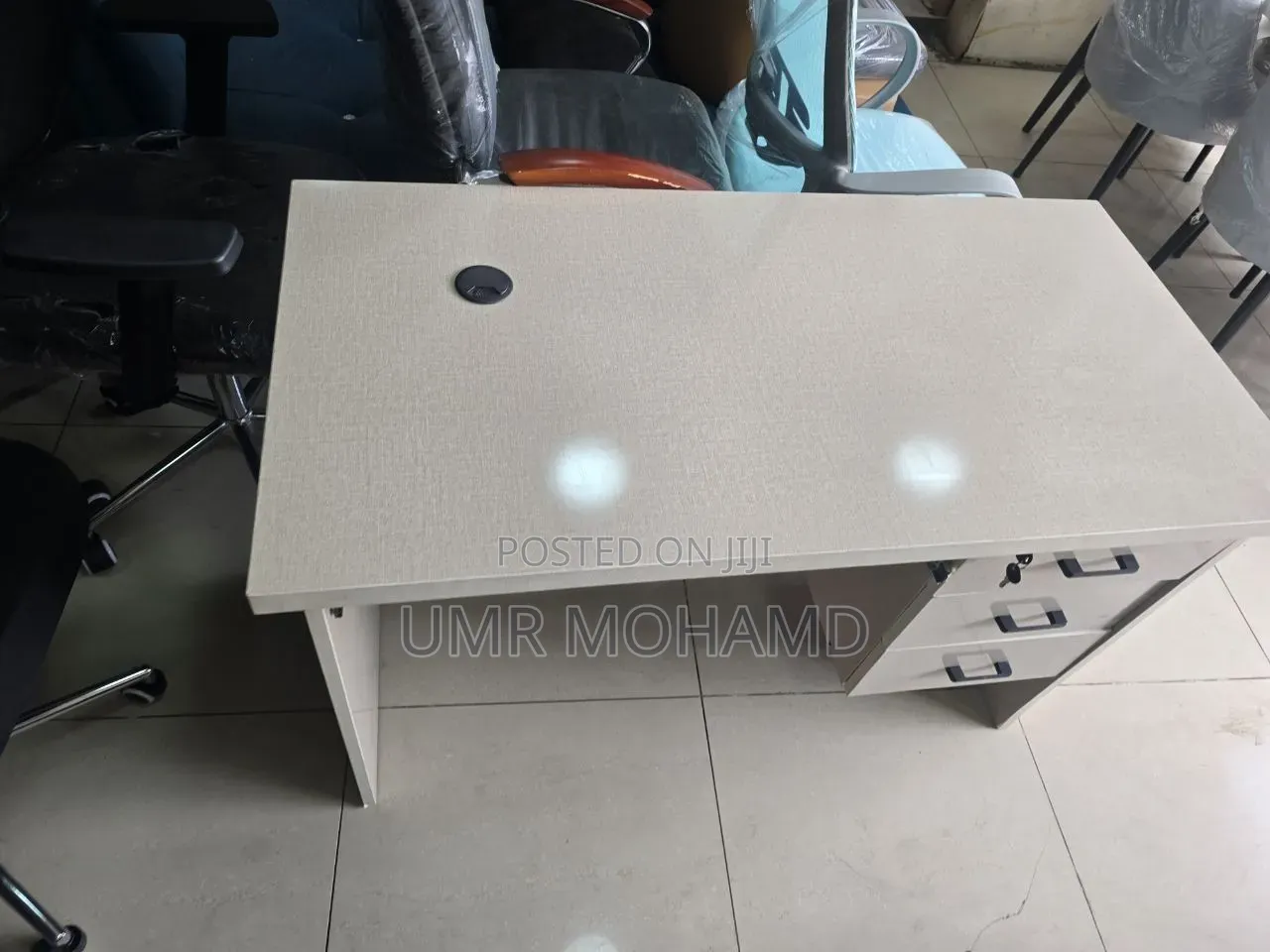 Office Table L Shape 1.20cm