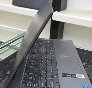 New Laptop Lenovo 8GB Intel Core i5 SSD 512GB