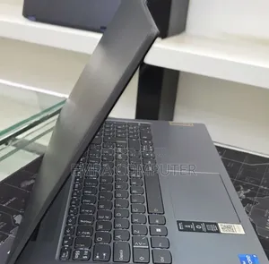 New Laptop Lenovo 8GB Intel Core i5 SSD 512GB