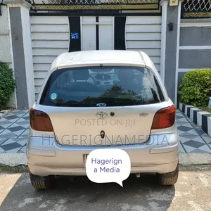 Toyota Vitz 2002 Silver